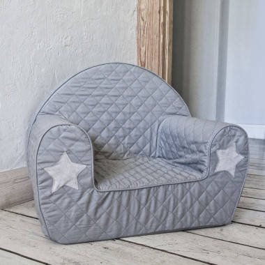 Miękkie i wygodne siedzisko dla dzieci od 9 miesięcy ozdobione gwiazdkami z futerka minky.