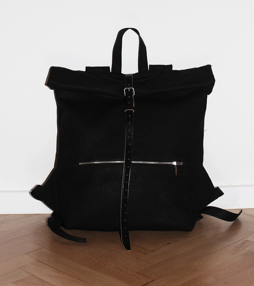 Zwijaniec z czarnym paskiem - porządny, modny plecak w miejskim stylu.