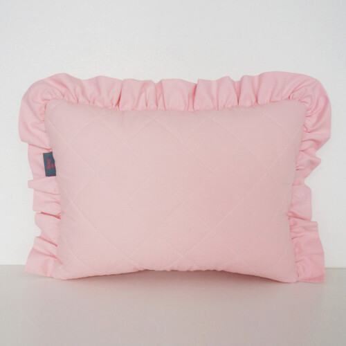 Różowa pikowana poduszka dekoracyjna z falbanką dla dzieci