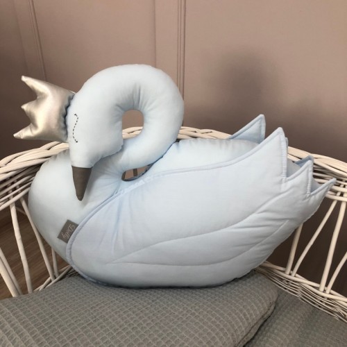 Piękna poduszka w kształcie łabędzie