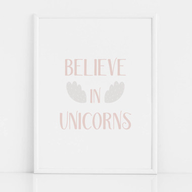 Plakat do pokoju dziewczynki z różowym napisem BELIEVE IN UNICORNS