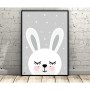 Szary plakat do pokoju dziecka z białym króliczkiem