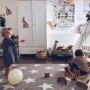 naklejki brązowe króliczki na ścianie w pokoju dziecka