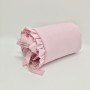 Delikatny ochraniacz do łóżeczka dziecięcego w kolorze pudrowo różowym wykonany ze 100% bawełny.