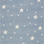 Przepiękny niebieski dywan dziecięcy w białe gwiazdki i kropki nada niepowtarzalnego charakteru każdemu pokoikowi dziecięcemu.