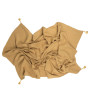Otulacz wykonany z wysokiej jakości bawełnianego muślinu ozdobionymi kropeczkami w kolorze złota i chwostami.