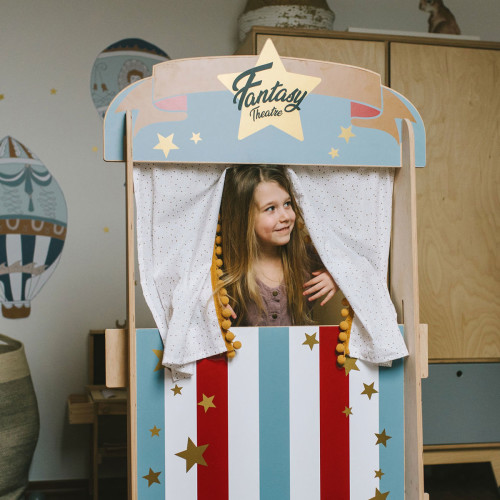 Duży teatr i półka na książki w jednym! Theatre Retro!