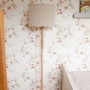 Oryginalna lampa podłogowa VELVET to pomysł na dodatkowe oświetlenie do dziecięcego pokoju.