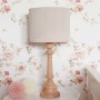 Oryginalna lampa stojąca VELVET CREAM to pomysł na dodatkowe oświetlenie do dziecięcego pokoju.