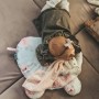 Piękny,elegancki, nieziemsko miękki zestaw pościeli z wypełnieniem dla niemowląt i małych dzieci. Idealny od pierwszych dni. Pasuje do łóżeczka, kołyski, kosza Mojżesza i wózka. Zestaw został wykonany z bawełny premium oraz zupełnie nowej dzianiny