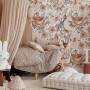 Tapeta do pokoju dziecka w duże kwiaty w kolorach nawiązujących do stylu boho/ vintage.