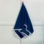 Mięciutki i lekki otulacz uszyty z gładkiego muślinu zakończony białą koronką. Świetny jako lekkie okrycie.
