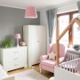 Oryginalna lampa wisząca z kolekcji CLASSIC PINK to pomysł na główne oświetlenie do dziecięcego pokoju.