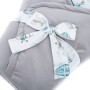Dwustronny rożek niemowlęcy wykonany jest ręcznie z bawełny premium oraz miękkiego i miłego w dotyku materiału velvetu gładkiego.Szary.