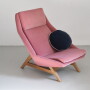 Różowy  duży wygodny fotel drewniany-5