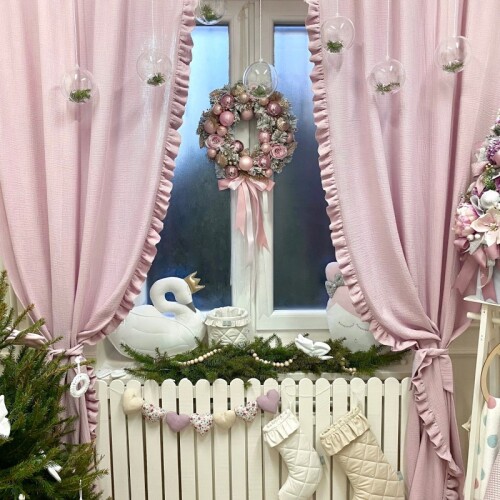 muslinowe-zaslony-z-falbankami różowe do pokoju dziewczynki