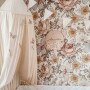 Rumianki, róże, hibiskusy, malwy, gałązki-tapeta na ścianę do pokoju dziecka.