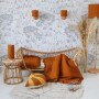 karmelowa-lampa-stojaca na biurko na stolik welurowa elegancka boho