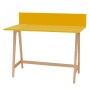 Żółte drewniane tanie biurko do pokoju nastolatka