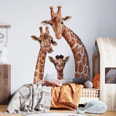 Przepiękna żyrafia rodzina stanie się ulubioną dekoracją w dziecięcym pokoju.