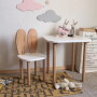 Biały stolik z drewnianymi nogami i krzesełko królik z białym siedziskiem i oparciem z drewna bukowego