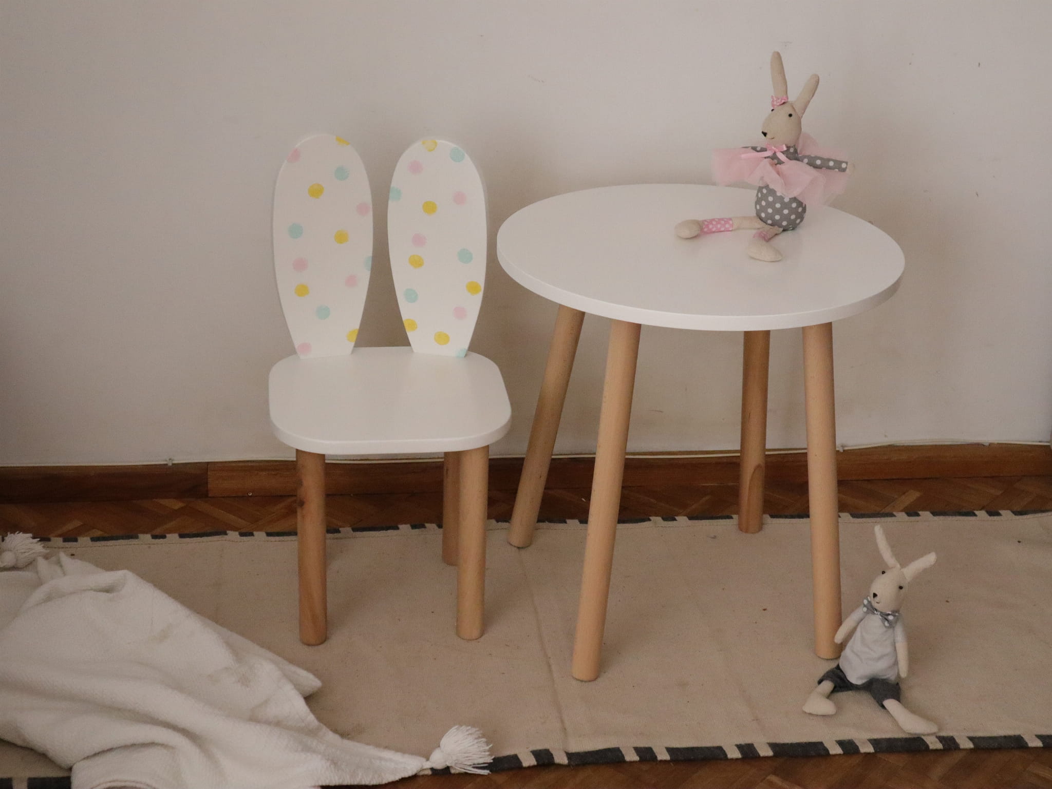 Zestaw krzesełko królik dots + stolik okrągły
