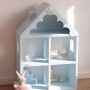 Piękny drewniany błękitny frezowany domek dla lalek
