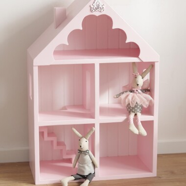 Piękny różowy frezowany domek dla lalek wykonany z drewna