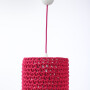 Lampa wisząca żyrandol - pleciona malinowa, zrobiona ze sznurka sweterkowa