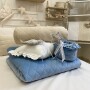 Niebieska pikowaną narzuta na łóżko do pokoju dziecka uszyta z aksamitu- velvet