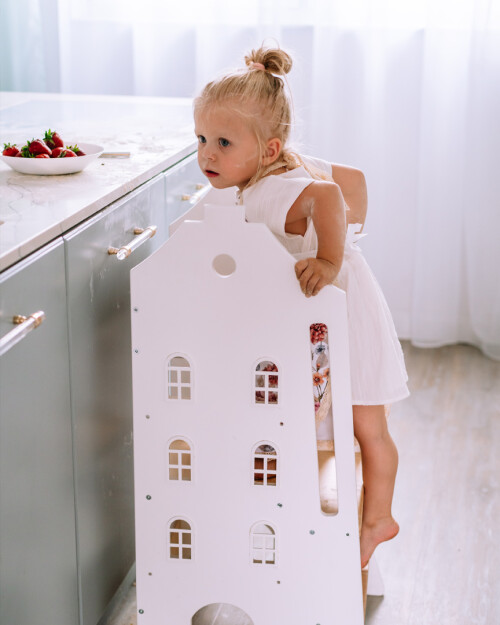 Pomocnik kuchenny kitchen helper dla bezpieczeństwa dziecka elegancki biały kamieniczki