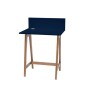 Granatowe biurko na drewnianych nogach wąskie