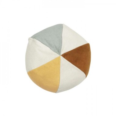 miękka pufa w kształcie piłki została zaprojektowana jak klasyczna, wielokolorowa piłka plażowa.
