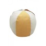 miękka pufa w kształcie piłki została zaprojektowana jak klasyczna, wielokolorowa piłka plażowa.