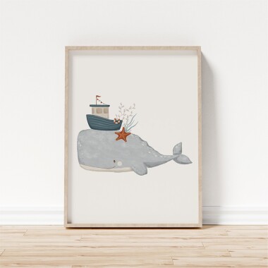 Plakat grafika obrazek do pokoju dziecka w stylu marynarskim. Plakat przedstawia wieloryba szarego na białym tle ze statkiem na głowie.