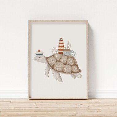 Plakat z żółwiem na białym tle. Żółw na plakacie ma marynarską czapkę i latarnię morską na grzbiecie.