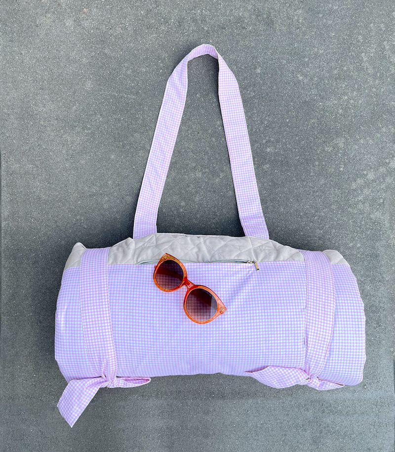 Koc przenośny zwijany piknikowy w torebce, mata niemowlęca na plażę liliowo fioletowy w kratkę