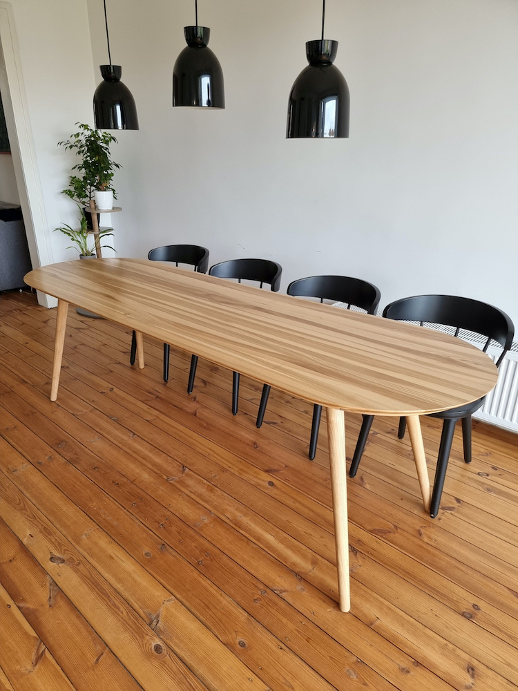Duży jesionowy drewniany stół do jadalni z jesionu