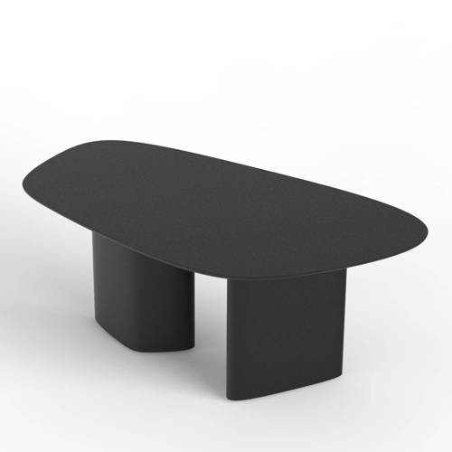 zarny stół o owalnym kształcie w eleganckim wnętrzu
