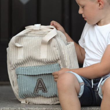 Sztruksowy plecak dla dzieci z literką – duży, kolor Off White