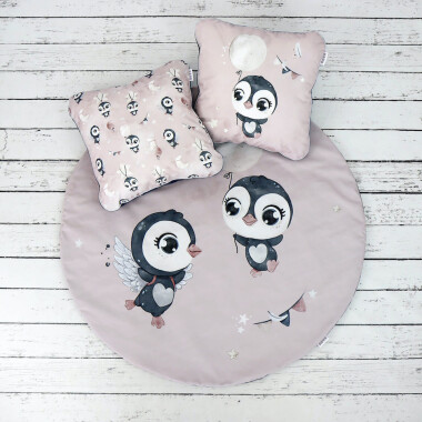 Welurowa mata do zabawy oraz dwie poduszki dekoracyjna Pingwiny Róż