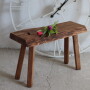 Drewniana ławka wykonana z solidnego kawałka drewna dębu . Idealna do siedzenia , jako kwietnik , podstawka pod książki dekoracje
