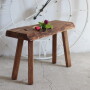 Drewniana ławka wykonana z solidnego kawałka drewna dębu . Idealna do siedzenia , jako kwietnik , podstawka pod książki dekoracje
