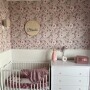 Tapeta White and Pink Flowers kremowa
