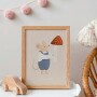 Plakat do pokoju dziecka z ilustracją myszki trzymającej muchomora w delikatnych kolorach