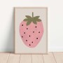 Pastelowy ilustrowany plakat do pokoju dziecka z różową truskawką.