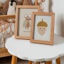 Plakat do pokoju dziecka z ilustracją żołędzia w delikatnych, naturalnych kolorach