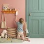Zestaw do sprzątania KID'S HUB. Miotełka, szufelka, zmiotka, mop i czyścik do krzu w kolorach naturalnego drewna, mięty, ecru.