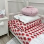 Komplet poszewek na kołdrę i poduszkę dla dziecka, z falbanką, w truskawki