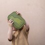 Zielona duża śniadaniówka z wesołym zielonym dinozaurem